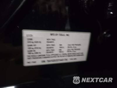 2026 Tesla Model Y Standard - zdjęcie 5 z 20 - miniatura