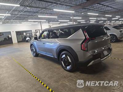 2024 Kia EV9 Light Long Range - zdjęcie 2 z 22 - miniatura