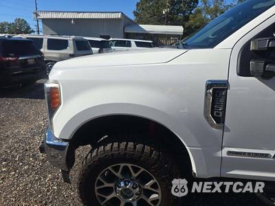 2017 Ford Super Duty F-250 Lariat Crew Cab Medium Bed - zdjęcie 22 z 24 - miniatura