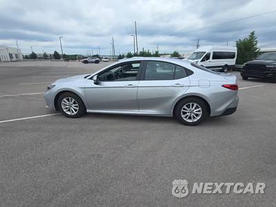 2026 Toyota Camry LE - zdjęcie 3 z 25 - miniatura
