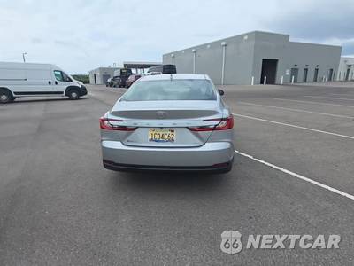 2026 Toyota Camry LE - zdjęcie 4 z 25 - miniatura