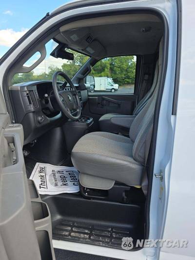 2024 Chevrolet Express 3500 Passenger Van LT 1LT 155.1" WB - zdjęcie 6 z 20 - miniatura