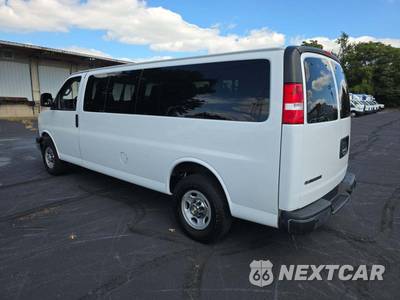 2024 Chevrolet Express 3500 Passenger Van LT 1LT 155.1" WB - zdjęcie 2 z 20 - miniatura