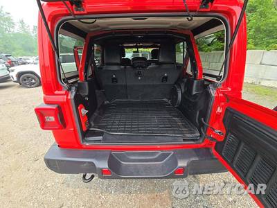 2020 Jeep Wrangler Unlimited Sahara Altitude Edition - zdjęcie 11 z 20 - miniatura