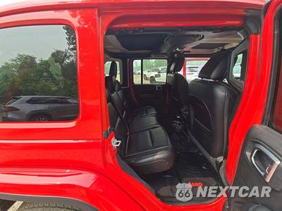 2020 Jeep Wrangler Unlimited Sahara Altitude Edition - zdjęcie 13 z 20 - miniatura