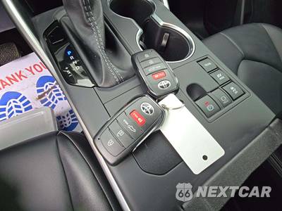 2026 Toyota Highlander Hybrid XLE - zdjęcie 8 z 21 - miniatura