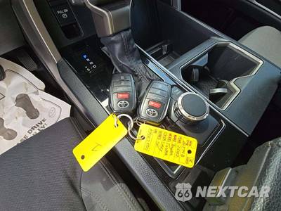 2022 Toyota Tundra SR5 Crew Cab Short Bed - zdjęcie 8 z 23 - miniatura