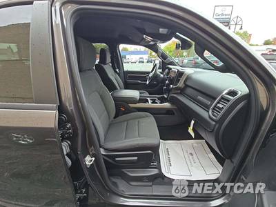 2024 Ram 1500 Big Horn Crew Cab Short Bed - zdjęcie 18 z 20 - miniatura