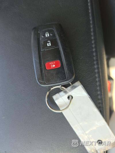 2016 Toyota Prius Four - zdjęcie 8 z 25 - miniatura