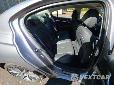 2026 Genesis G70 2.5T - zdjęcie 16 z 23 - miniatura