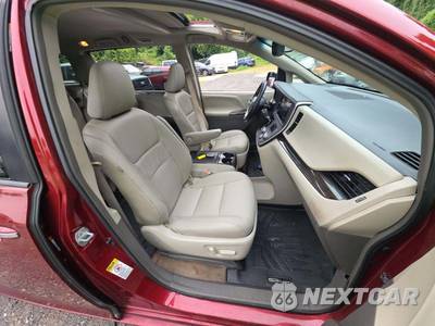 2015 Toyota Sienna XLE 8-Passenger 119.3" WB - zdjęcie 19 z 36 - miniatura