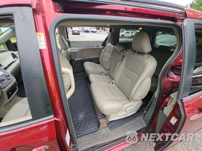 2015 Toyota Sienna XLE 8-Passenger 119.3" WB - zdjęcie 13 z 36 - miniatura