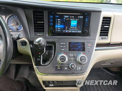 2015 Toyota Sienna XLE 8-Passenger 119.3" WB - zdjęcie 10 z 36 - miniatura