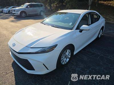 2025 Toyota Camry LE - zdjęcie 1 z 23 - miniatura