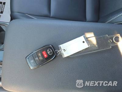 2025 Toyota Camry SE - zdjęcie 8 z 24 - miniatura