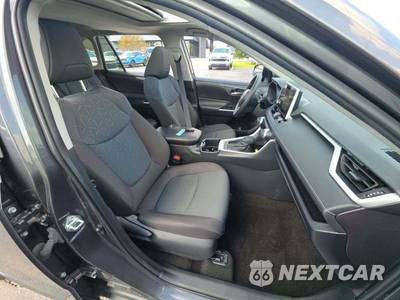 2025 Toyota RAV4 XLE - zdjęcie 18 z 24 - miniatura