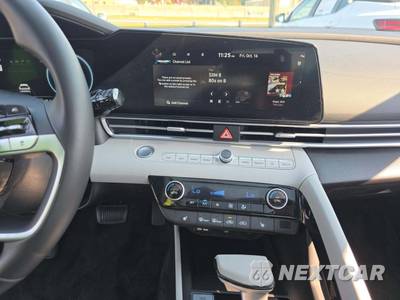 2025 Hyundai Elantra Limited - zdjęcie 10 z 23 - miniatura