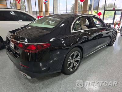 2024 Mercedes-Benz E 350 4MATIC Sedan - zdjęcie 3 z 23 - miniatura