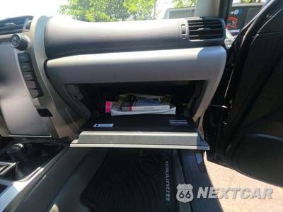 2010 Toyota 4Runner SR5 - zdjęcie 19 z 28 - miniatura