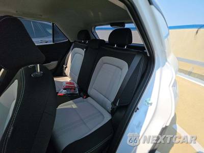 2025 Hyundai Venue SEL - zdjęcie 13 z 26 - miniatura