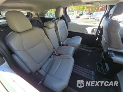 2025 Toyota Sienna XLE 8-Passenger 120.5" WB - zdjęcie 17 z 24 - miniatura