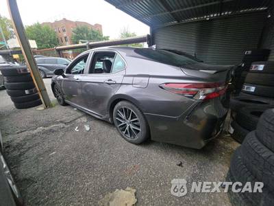 2021 Toyota Camry SE - zdjęcie 2 z 25 - miniatura