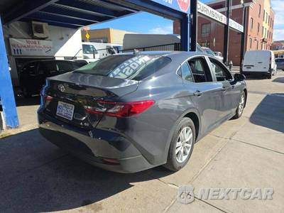2026 Toyota Camry LE - zdjęcie 3 z 22 - miniatura