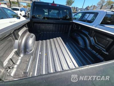 2023 Ram 1500 Laramie Crew Cab Short Bed - zdjęcie 14 z 20 - miniatura