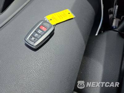 2019 Toyota Prius Prime Plus - zdjęcie 8 z 25 - miniatura