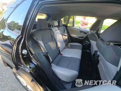 2025 Toyota RAV4 XLE - zdjęcie 13 z 23 - miniatura