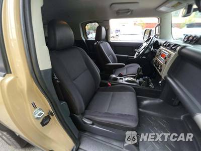 2014 Toyota FJ Cruiser w/Rear Doors - zdjęcie 18 z 26 - miniatura