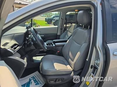 2024 Toyota Sienna XLE 7-Passenger 120.5" WB - zdjęcie 3 z 30 - miniatura