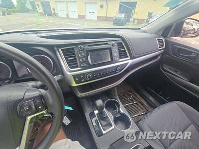 2019 Toyota Highlander LE - zdjęcie 10 z 22 - miniatura