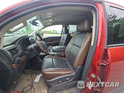 2017 Nissan TITAN Platinum Reserve Crew Cab Short Bed - zdjęcie 6 z 37 - miniatura