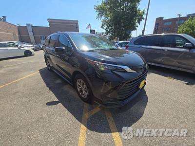 2024 Toyota Sienna LE 8-Passenger 120.5" WB - zdjęcie 4 z 31 - miniatura