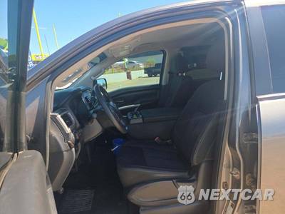 2017 Nissan TITAN SV Crew Cab Short Bed - zdjęcie 3 z 25 - miniatura