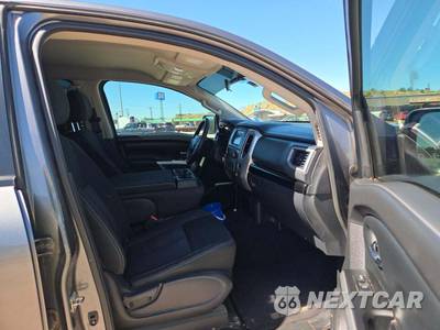 2017 Nissan TITAN SV Crew Cab Short Bed - zdjęcie 15 z 25 - miniatura