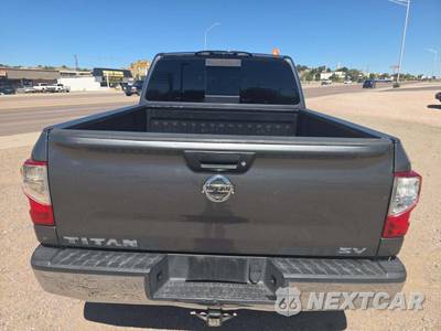 2017 Nissan TITAN SV Crew Cab Short Bed - zdjęcie 11 z 25 - miniatura