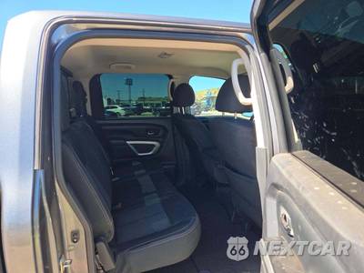 2017 Nissan TITAN SV Crew Cab Short Bed - zdjęcie 13 z 25 - miniatura