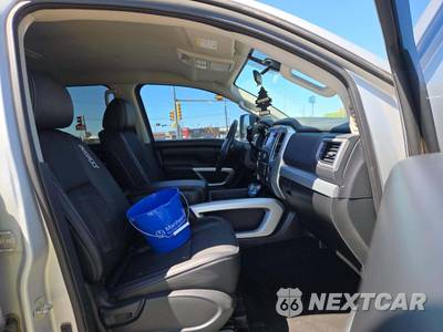 2018 Nissan TITAN PRO-4X Crew Cab Short Bed - zdjęcie 15 z 28 - miniatura