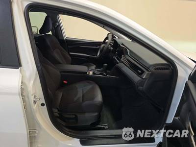 2025 Toyota Camry LE - zdjęcie 18 z 24 - miniatura