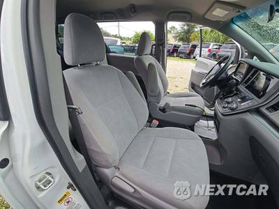 2017 Toyota Sienna L 7-Passenger 119.3" WB - zdjęcie 19 z 31 - miniatura