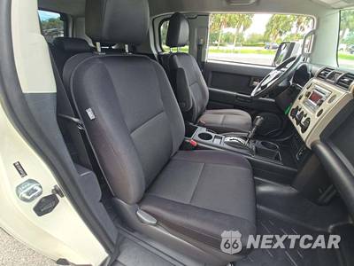 2014 Toyota FJ Cruiser w/Rear Doors - zdjęcie 15 z 25 - miniatura