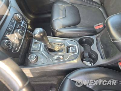 2019 Jeep Cherokee Latitude Plus - zdjęcie 8 z 24 - miniatura