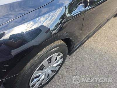 2022 Toyota Camry Hybrid LE - zdjęcie 21 z 26 - miniatura