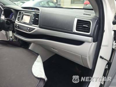 2019 Toyota Highlander LE - zdjęcie 20 z 36 - miniatura