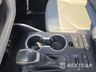 2021 Toyota Highlander XLE - zdjęcie 8 z 25 - miniatura