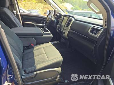 2019 Nissan TITAN SV Crew Cab Short Bed - zdjęcie 18 z 24 - miniatura