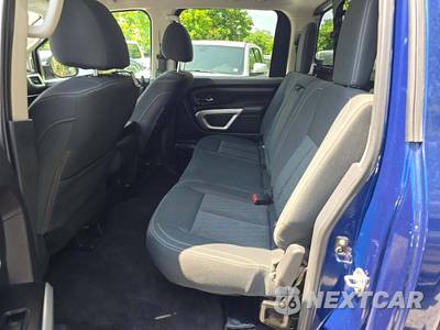 2019 Nissan TITAN SV Crew Cab Short Bed - zdjęcie 13 z 24 - miniatura