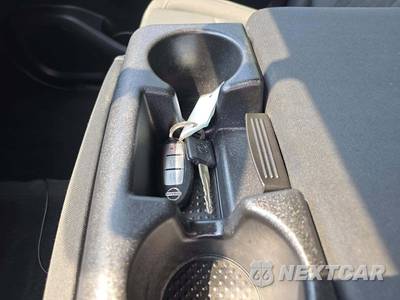 2019 Nissan TITAN SV Crew Cab Short Bed - zdjęcie 8 z 24 - miniatura